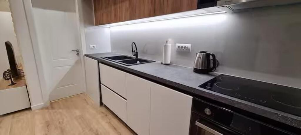 Qera, Apartament 1+1. Komuna e Parisit, Tiranë