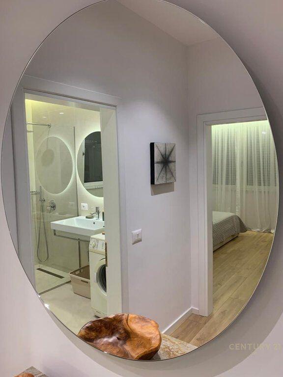 APARTAMENT 2+1 PER QERA PERBALL HOTEL HILTON