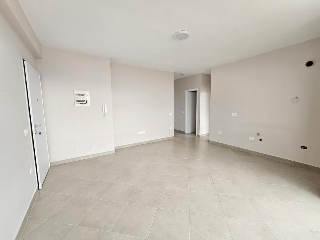 For Rent Apt 3+1 (+ Block)  Super Spacious 100 m2  (Ali dem  - Near the field 📍)  NEW BUILDING AND VILLA TYPE OF THE YEAR 2025,  with Elevator  50,000 leke / Month 🔥ideal for offices