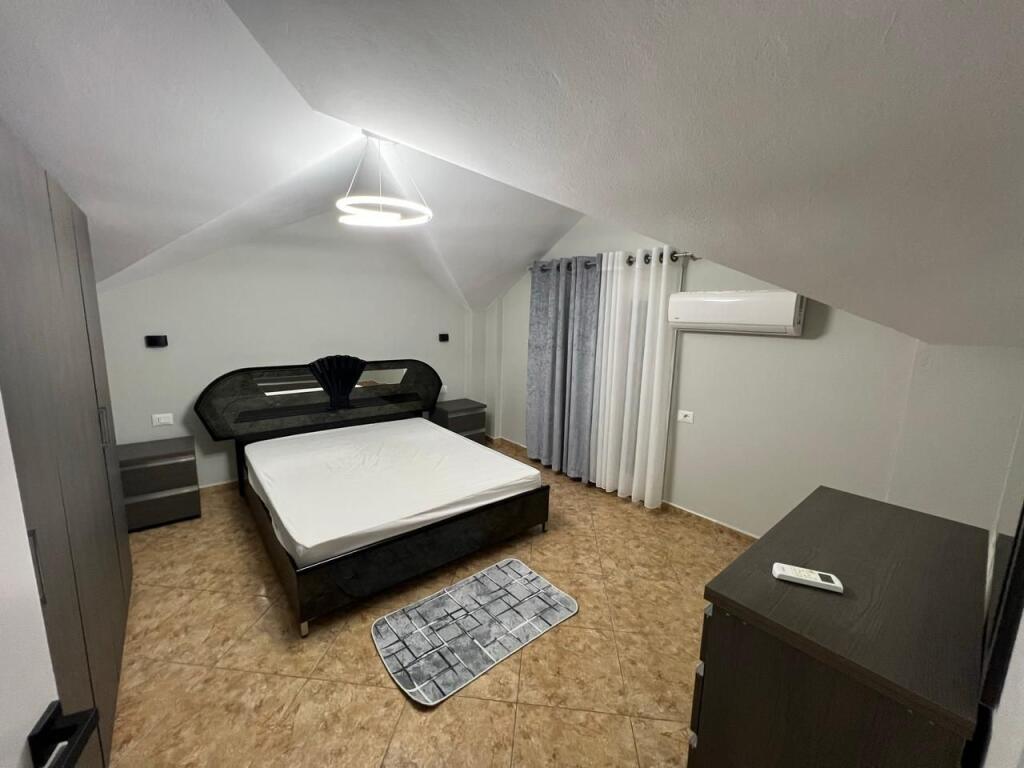 📣 AFFITTO SUPER Appartamento 2+1 Con Balcone 📍 Ex Parco Autobus, Vicino alla Scuola "Albanet" ✨ 🏢 Edificio Privato 💶 Prezzo 750 Euro