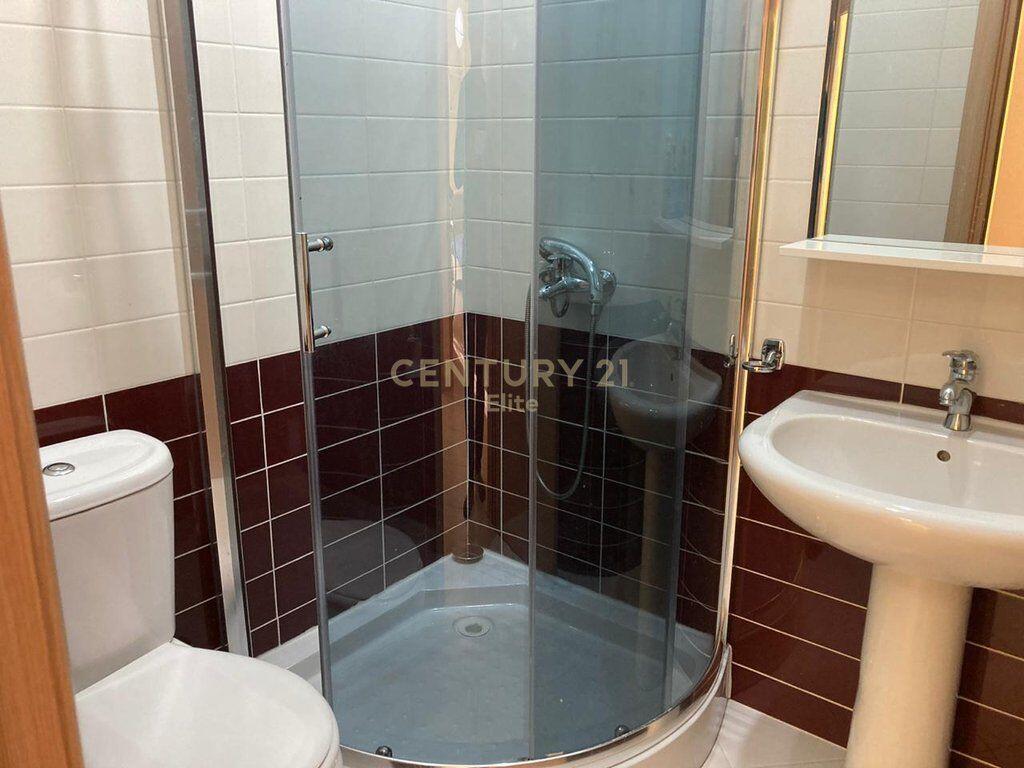 Qira, Apartament 2+1+2, Rruga e Barrikadave