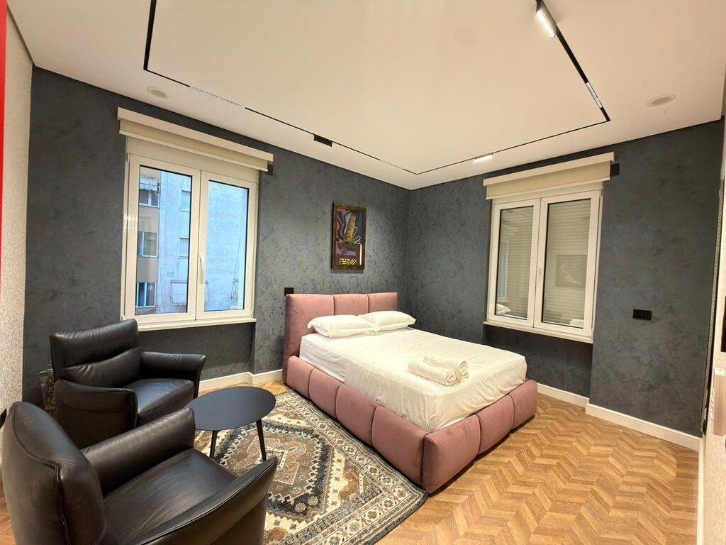 Jepet me Qira Apartament Modern 1+1 me Kuzhinë të Veçuar –  Shallvaret   