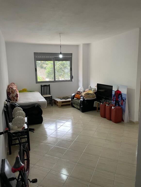 Vendesi in vendita 1+1 – Shkëmbi i Kavajës, a soli 100 m dal mare!