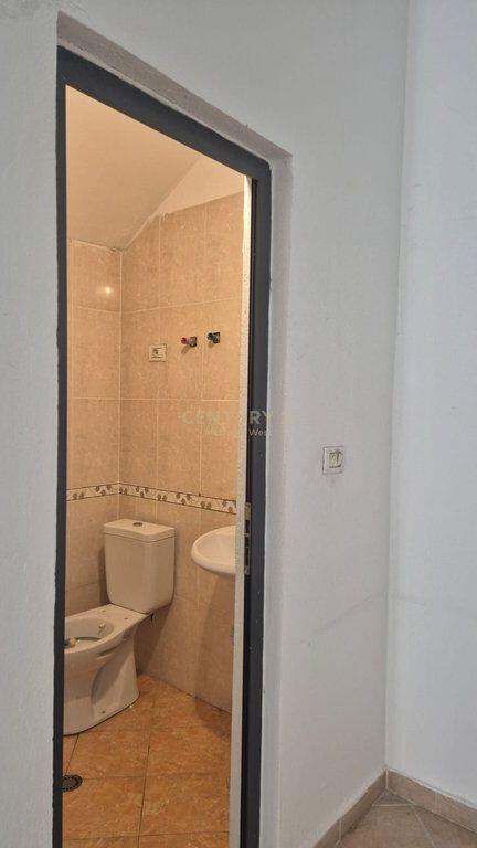 Ambient Komercial me Qira pranë Ish Tregut Elektrik! 500 € /Muaj