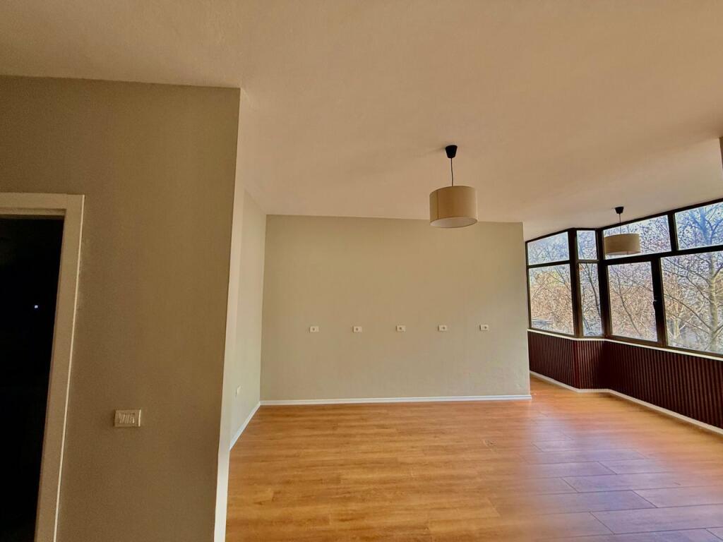 For rent 1+1 office opposite the Tirana Court