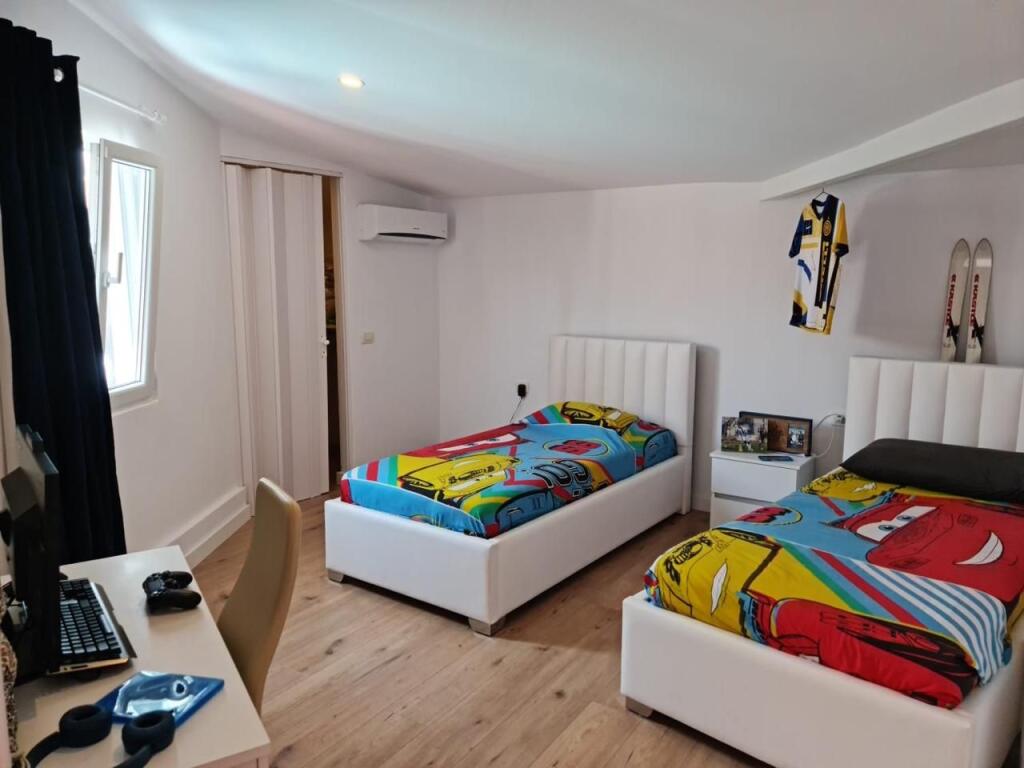 Shitet Penthouse Ne Golem