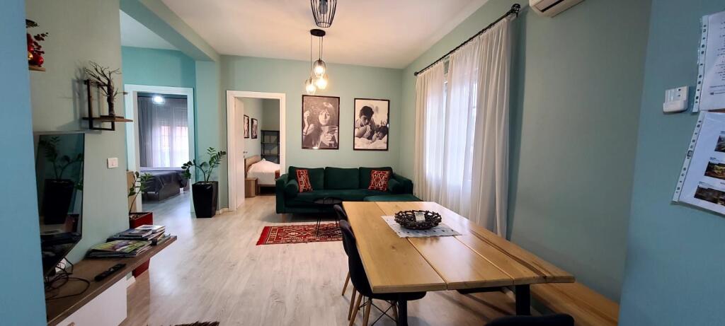 Apartament modern me qira 2+1  në Rrugën e Durrësit