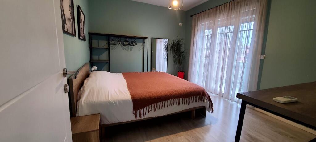 Apartament modern me qira 2+1  në Rrugën e Durrësit