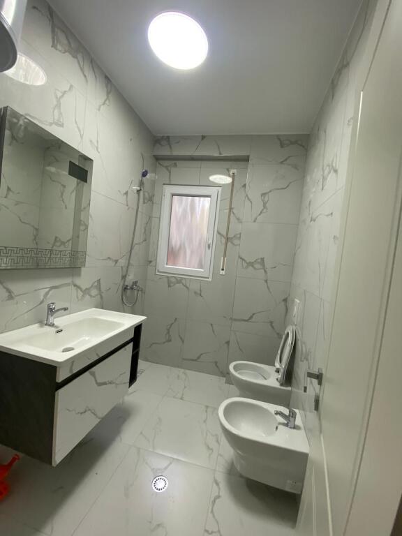 Apartament 2+1 per qira tek Kopshti Botanik.