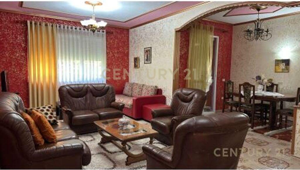 Apartament i Bollshëm 2+1+2 me 2 Ballkone – Ish Stacioni i Fundit, Tirana e Re