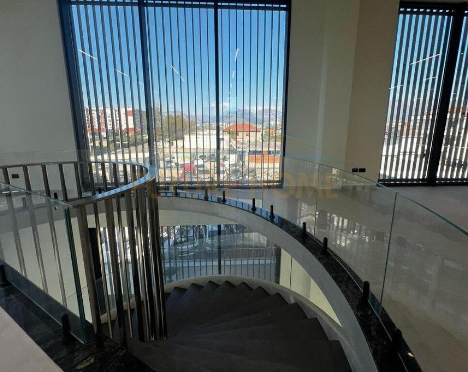 Qera, Godinë Biznesi Multifunksionale, Mëzez, Tiranë