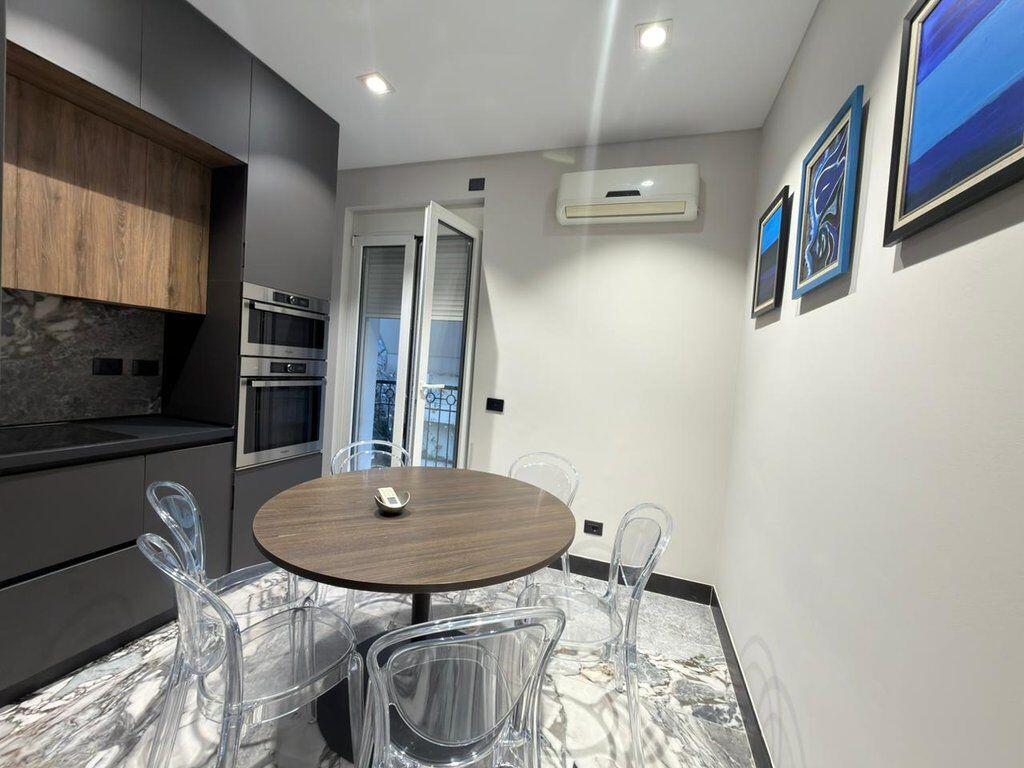 Jepet me Qira Apartament Modern 1+1 me Kuzhinë të Veçuar –  Shallvaret   