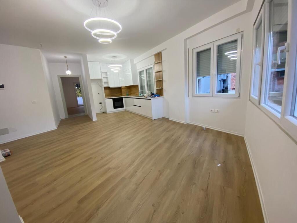 Apartament 2+1 per qira tek Kopshti Botanik.