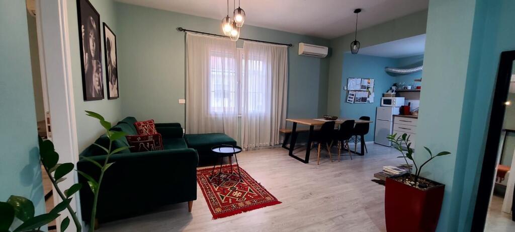 Apartament modern me qira 2+1  në Rrugën e Durrësit