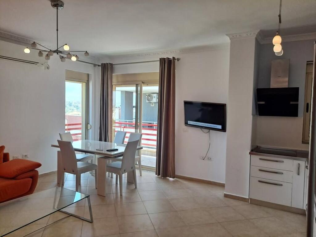 Apartament ne shitje 2+1+ 2 Ballkone tek Liqeni i Thate, Ne Rrugen Peti