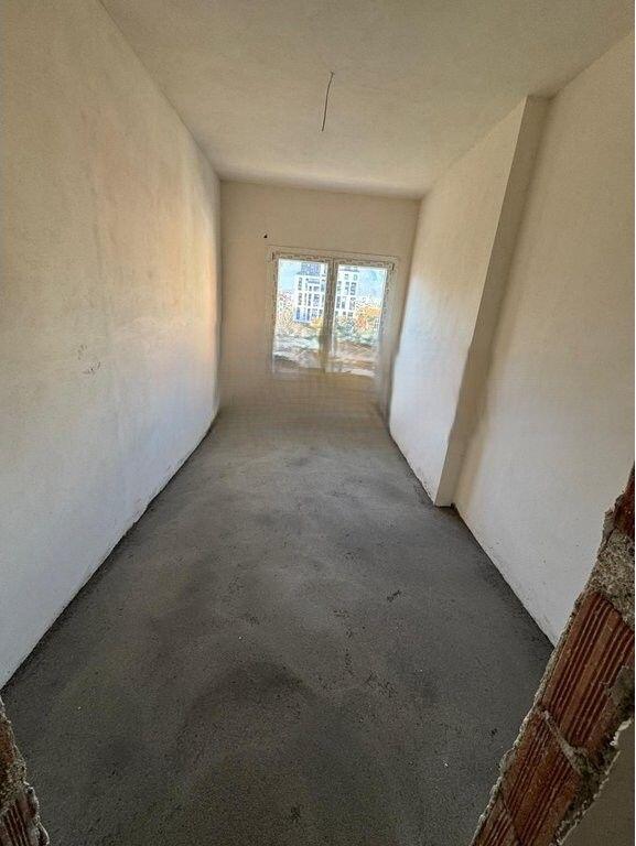 FOR SALE APARTMENT 2 + 1 + PARKING SPACE NEAR THE RED SCHOOL! 198,000 €
