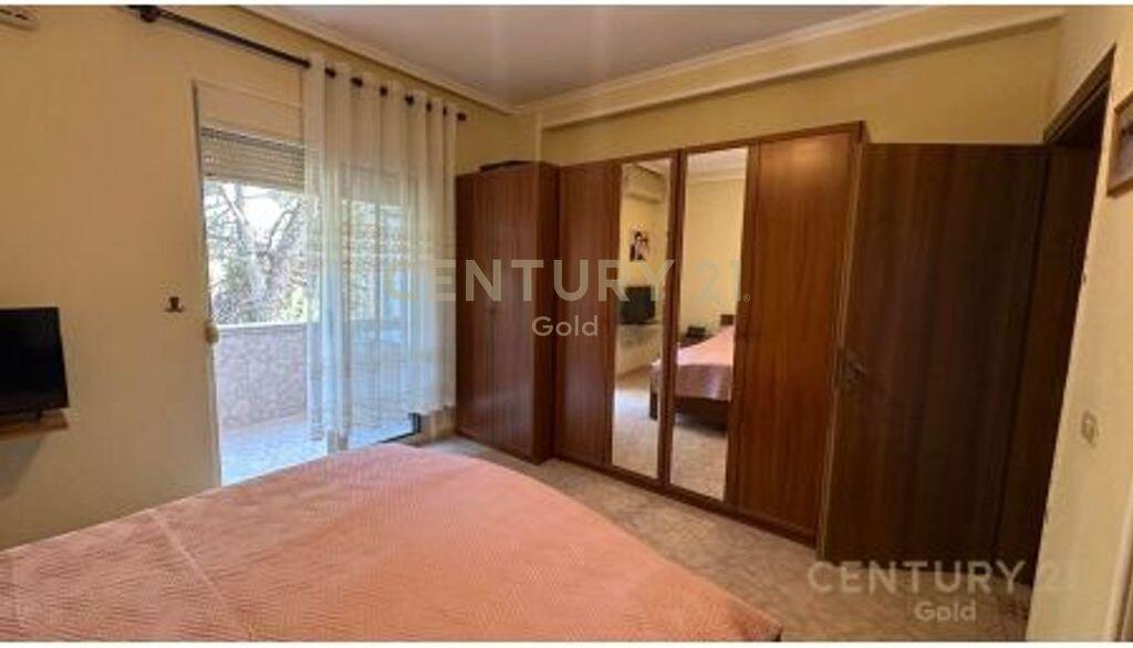 Apartament i Bollshëm 2+1+2 me 2 Ballkone – Ish Stacioni i Fundit, Tirana e Re