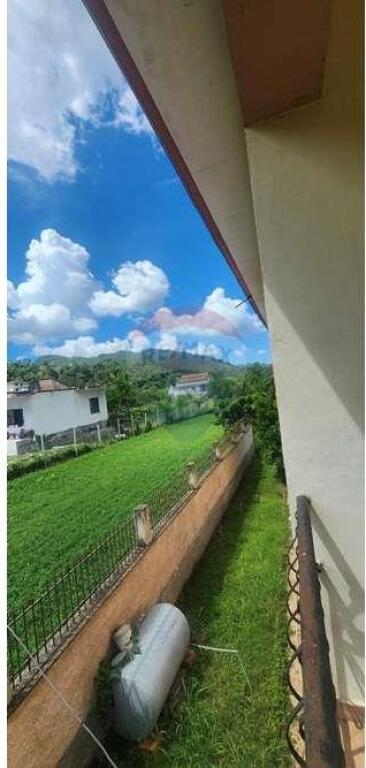 Villa in vendita, Peze Helmas
