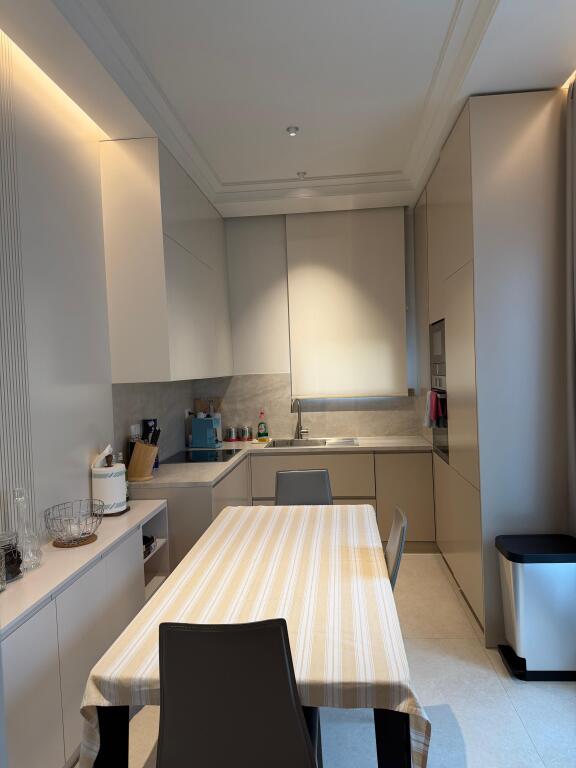Appartamento 3+1+2 con posto auto in vendita Pallati Orion, Rruga e Kosovarëve