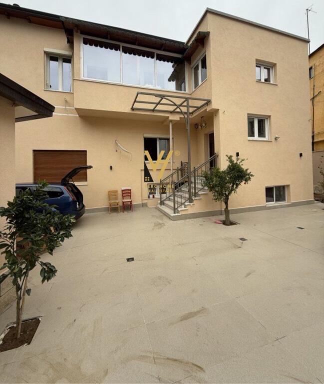 JEPET GODINE BIZNESI 440 M2 TE RRUGA NAIM FRASHERI  200.000 LEKE