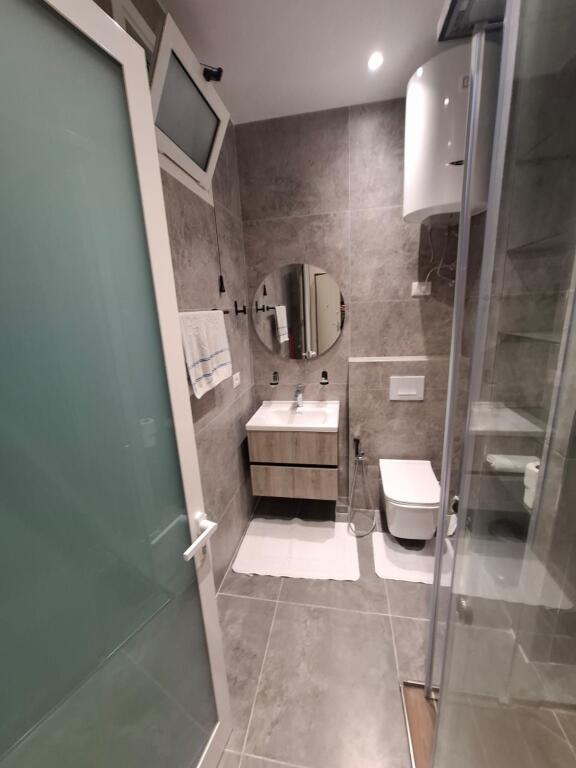 jepet me qera duplex lagja 13 ne plazh