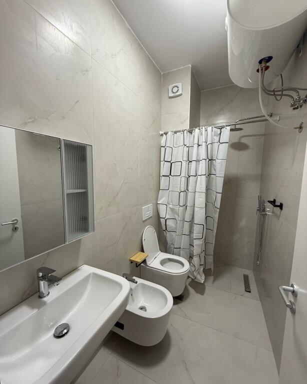APARTAMENT 1+1+BALLKON ME QIRA – ALI DEMI (KOMPLEKSI KADIU)