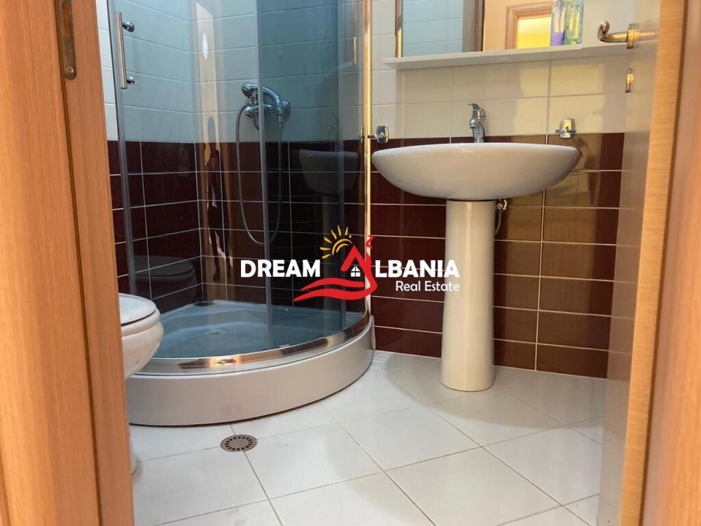 Jepet me qera apartament 2+1+2 ne rrugen e Barrikadave prane Gjimanzit Sami Frasheri (ID 42215460)
