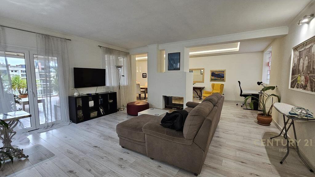 Apartment 3+1+2 for sale in the Ish-Blloku area