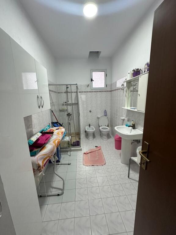 🏠Via Bardhyl, secondo piano di una villa 3+1+2, arredata, in affitto. 700 Euro    