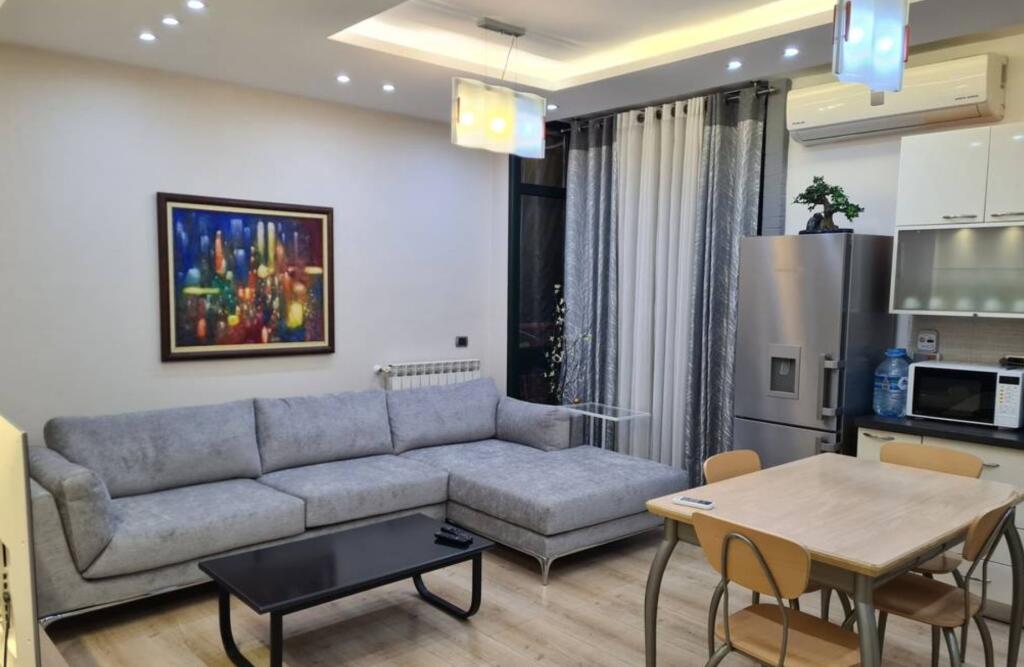 Appartamento 2+1 in affitto vicino al Lago Artificiale – Palazzo “Triangolo”🌆