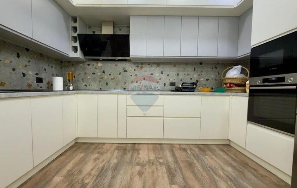 Apartament 2+1 - Për Shitje - Profarma, Tiranë!!! ID: 530181047-553