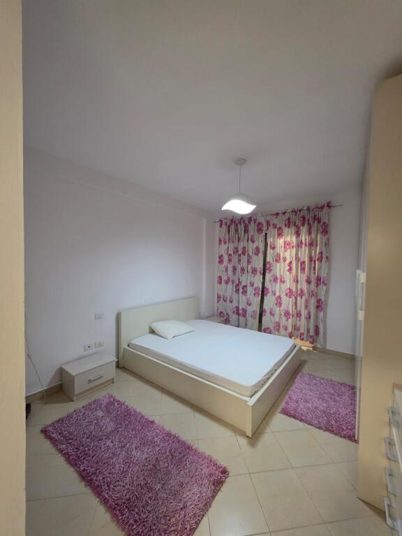 Apartament 2+1 me qera ne Yzberisht perballe Grand Gallery