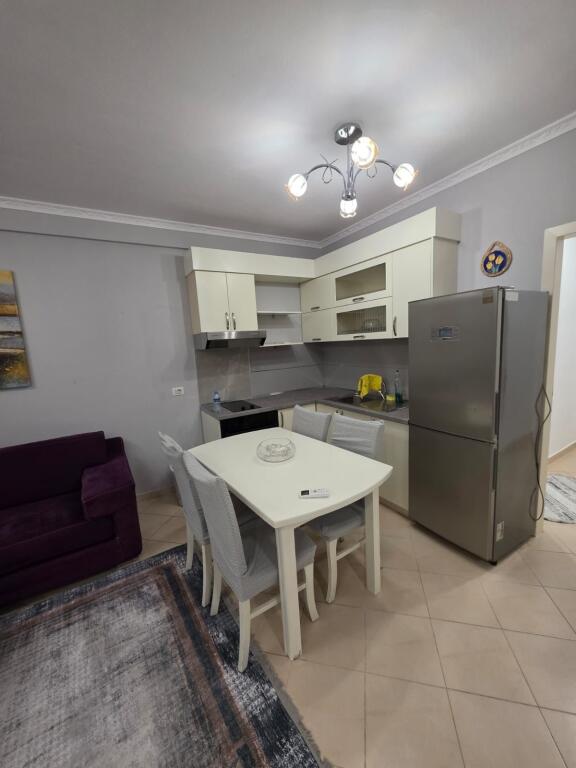Apartament 2+1 me qera ne Yzberisht perballe Grand Gallery