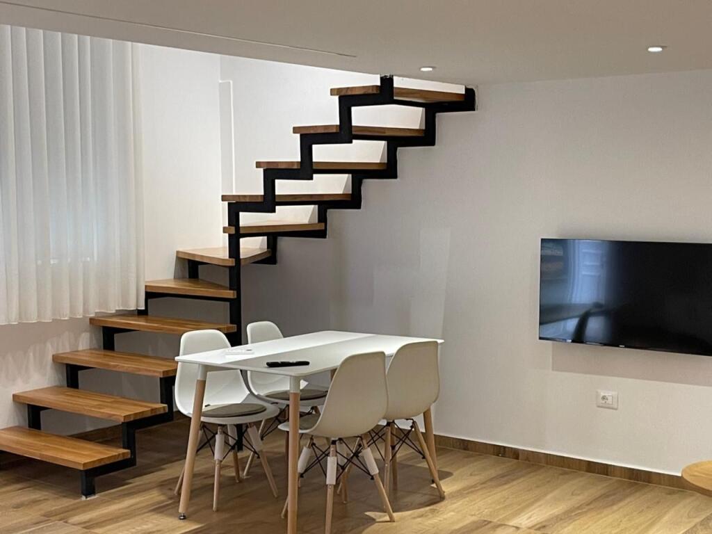 Jepet apartament 1+1 dubleks prane Kodra e Diellit 2!