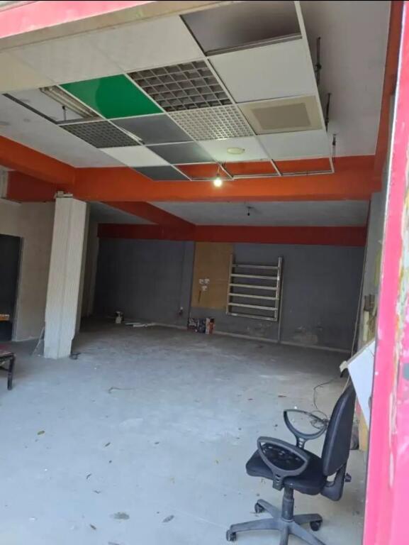 WAREHOUSE FOR RENT 230 M2 BUILDING WITH ARROW 1800 EURO