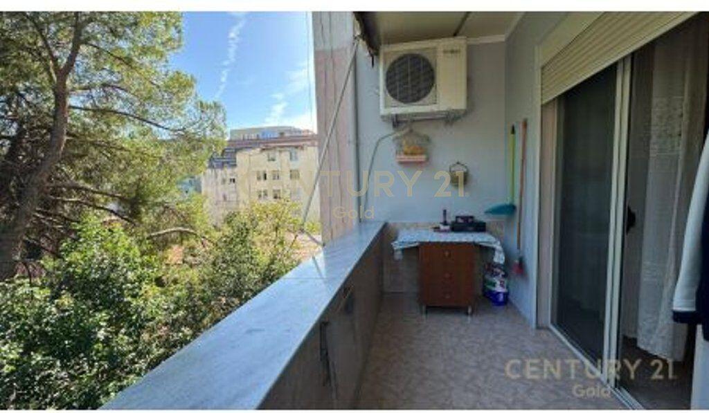 APARTAMENT I BOLLSHEM 2+1+2 + 2 BALLKONE TEK ISH STACIONI I FUNDIT I TIRANES SE RE !