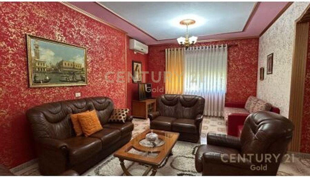APARTAMENT I BOLLSHEM 2+1+2 + 2 BALLKONE TEK ISH STACIONI I FUNDIT I TIRANES SE RE !