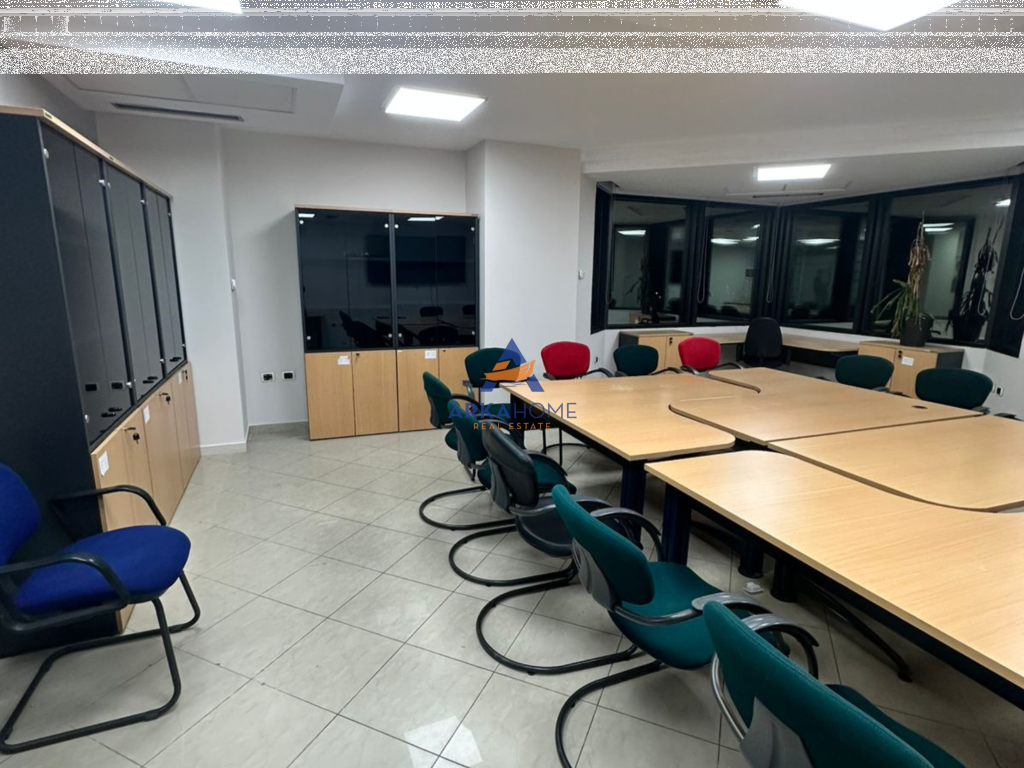 UFFICIO IN AFFITTO "TORRI GEMELLI" 1000 EURO