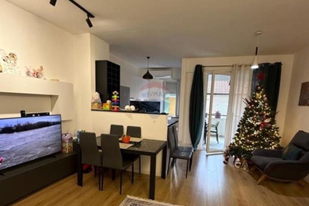 FOR SALE, APARTMENT 2+1+2 FRESK, TIRANA