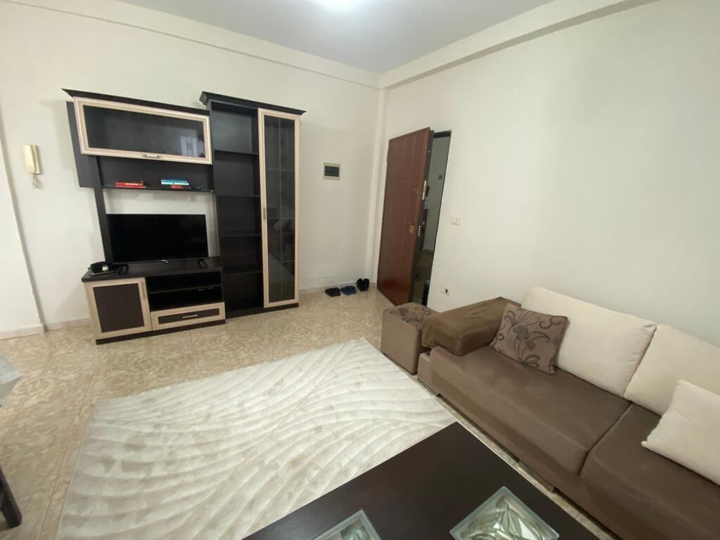 1+1,arredato,uccello nero,550 euro, e per airbnb