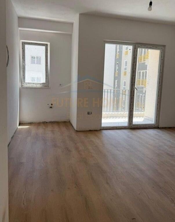 Qira, Ambient , Kompleksi Aura, Tiranë.