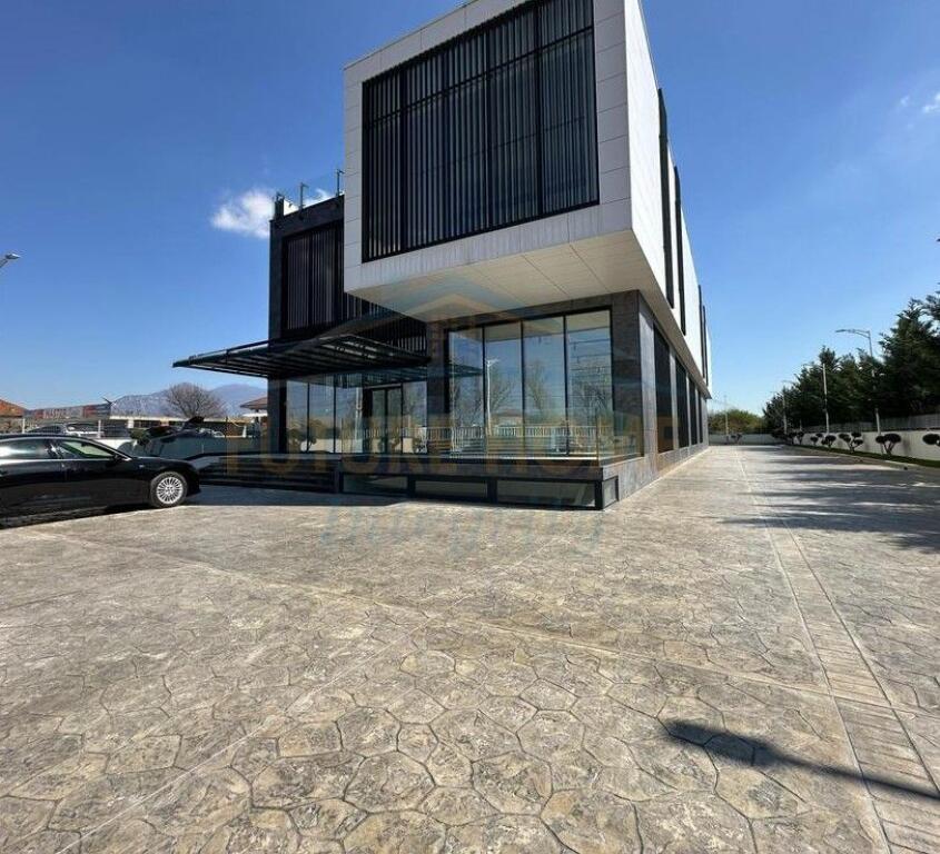 Qera, Godinë Biznesi Multifunksionale, Mëzez, Tiranë