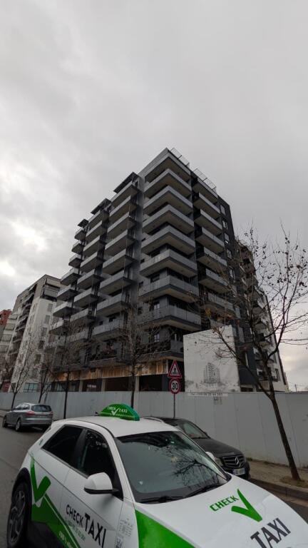 Shitet Apartament 2+1+2 gati për banim mbas Vizion PLUS.