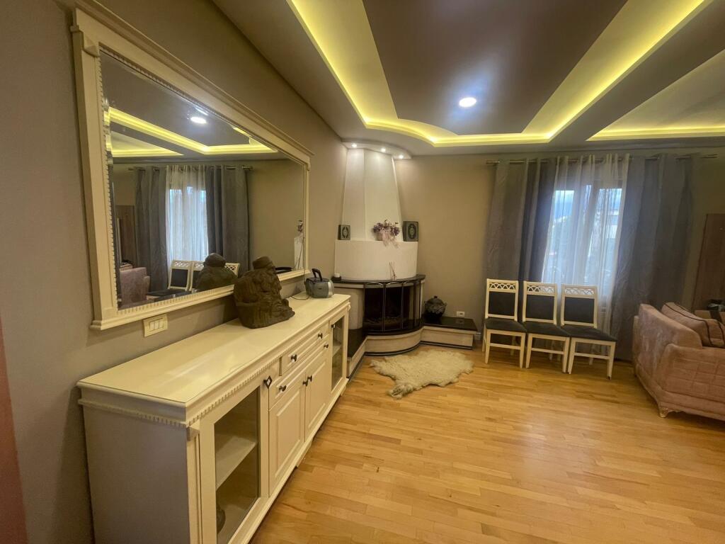 Villa su due piani in affitto Nuovo Boulevard