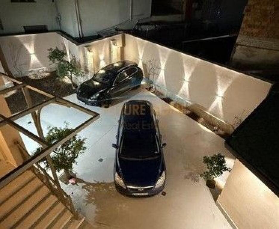 Qira, Godine 3 Kateshe+POSTE PARKIMI,Rruga e Kavajes.