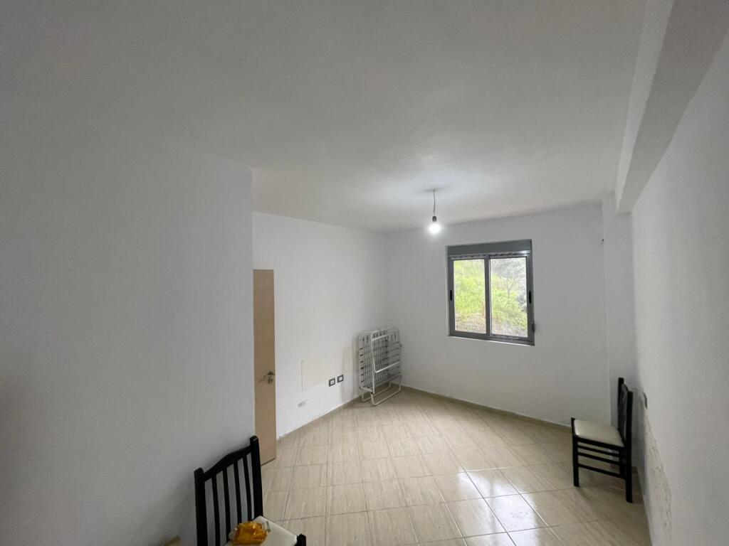 Vendesi in vendita 1+1 – Shkëmbi i Kavajës, a soli 100 m dal mare!