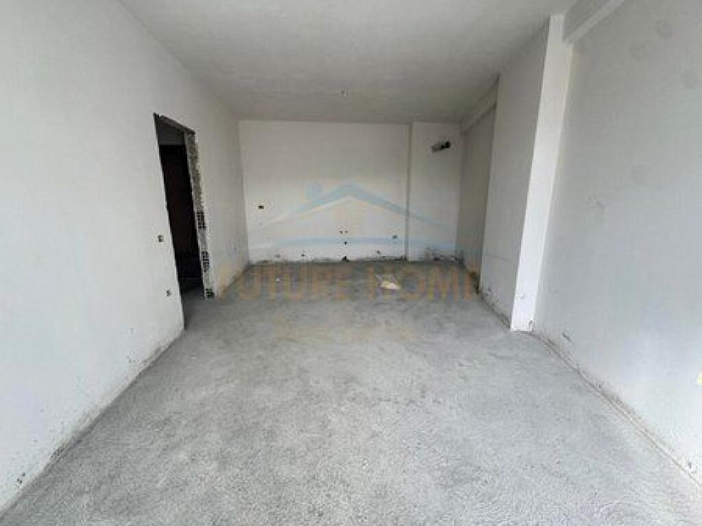 In vendita, Appartamento 1+1 Yzberisht, Complesso “Sino Llane”