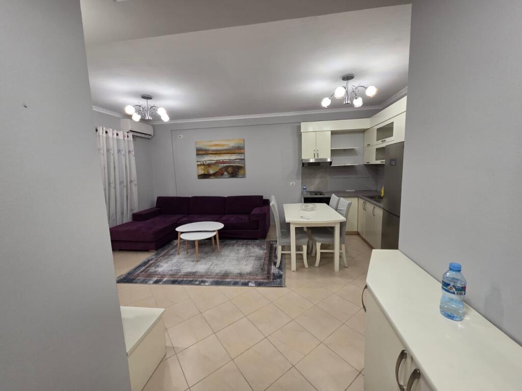 Apartament 2+1 me qera ne Yzberisht perballe Grand Gallery