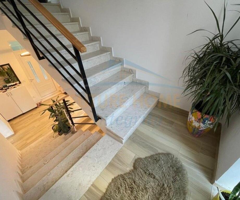Affitto, Villa su 2 piani con piscina, Farkë, Tirana