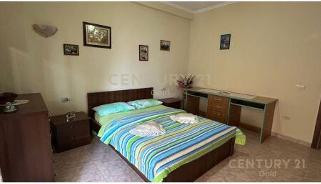 Apartament i Bollshëm 2+1+2 me 2 Ballkone – Ish Stacioni i Fundit, Tirana e Re